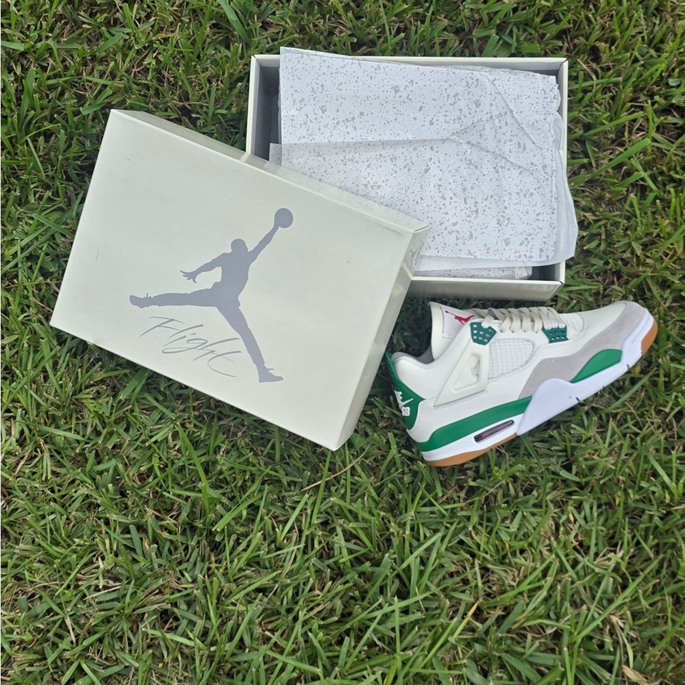 Jordan White and Green Men's Shoes